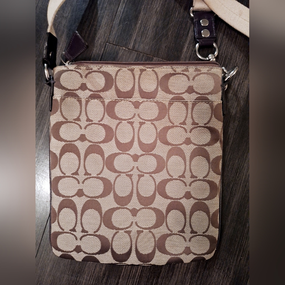 Beautiful Vintage Coach Crossbody - Picture 4 of 7